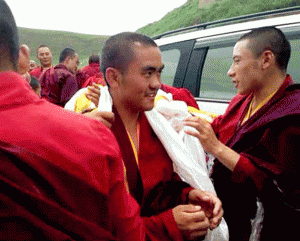 Jamchup Gyaltsen being greeted after his release by fellow monks at Ba Shetri Monastery in the Qinghai region's Gepasumdo county, Aug. 8, 2014. Photo courtesy of an RFA listener