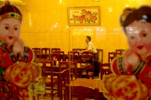 Inside Chifa Flor Rosa, a restaurant in Manta, where there are a few Chinese-Ecuadorean restaurateurs. Credit Ivan Kashinsky for The New York Times
